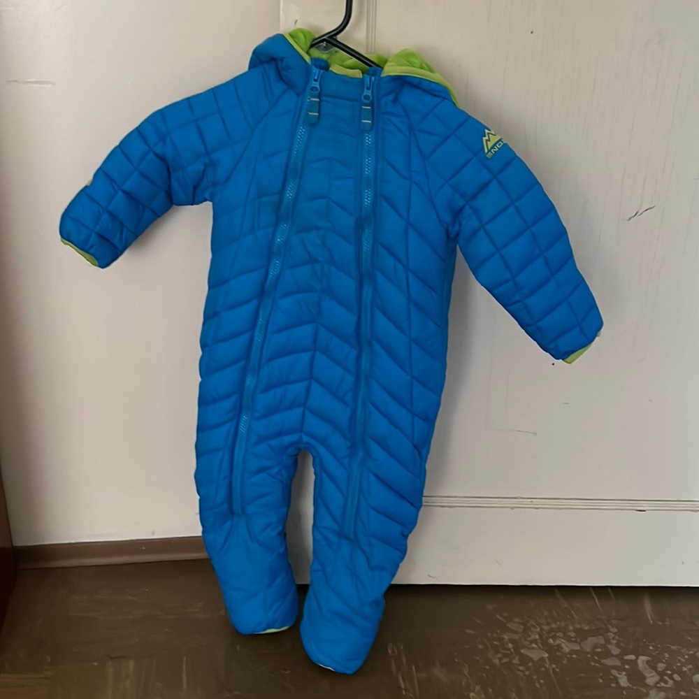 Snozu snow suit